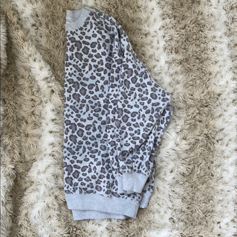 American Eagle grey leopard sweatshirt